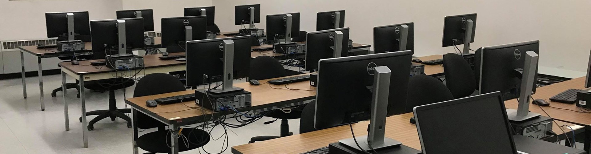 Salle d'ordinateurs au collège Lionel-Groulx